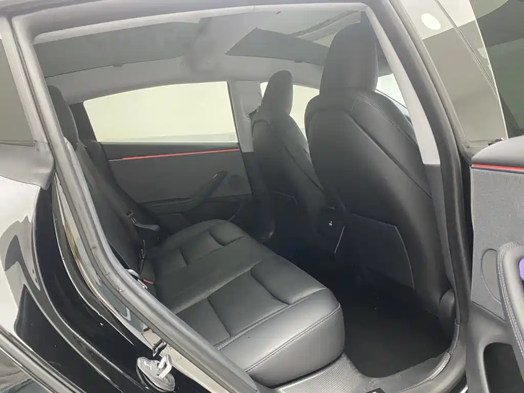 Фото 21 - Tesla Model 3
