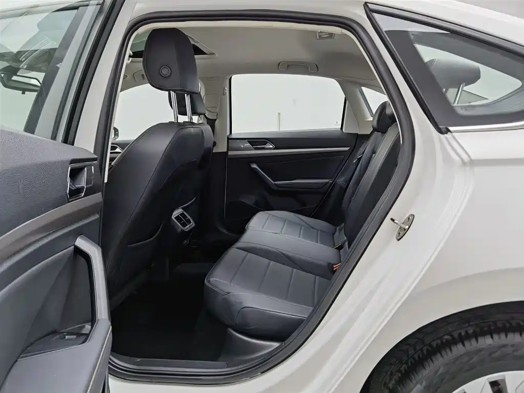 Volkswagen Lavida 2022 1.5L Auto Comfort Edition фото 15