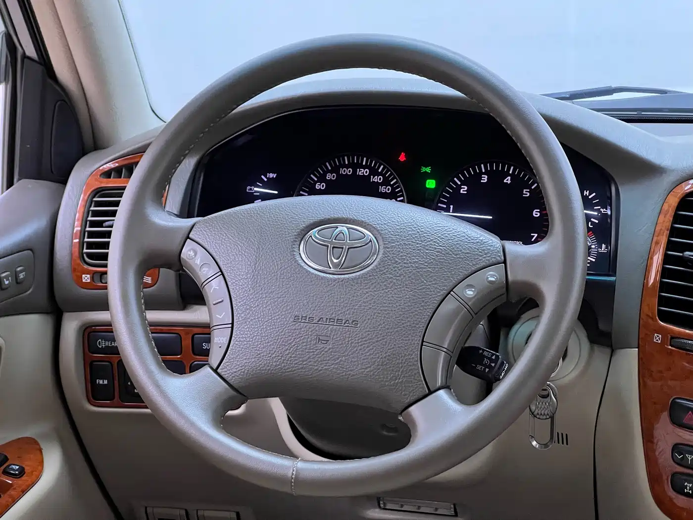 Toyota Land Cruiser 2005 Model 4.7L Automatic VX-R Luxury DVD Edition фото 36