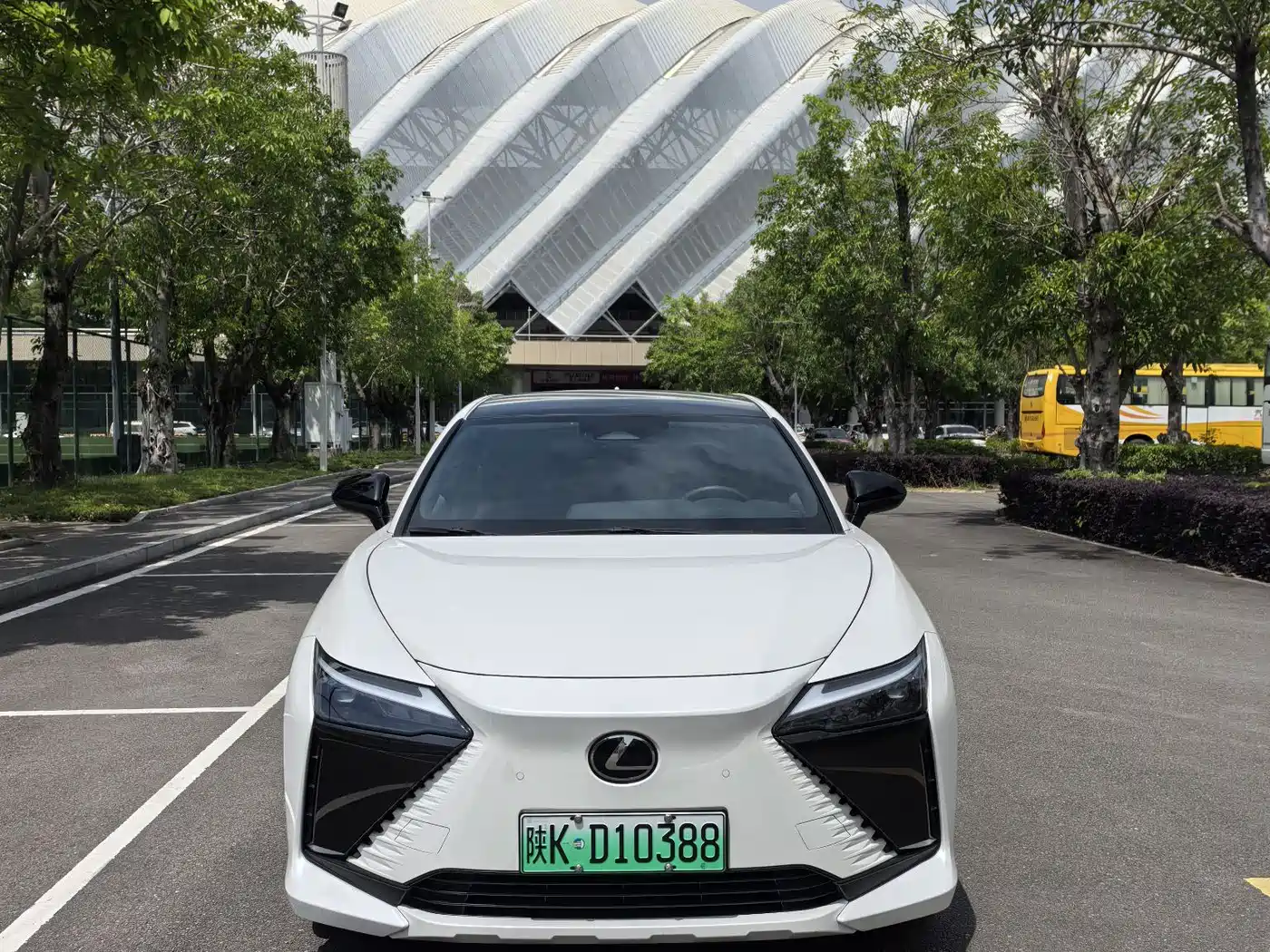Lexus RZ 2023 450e 4WD Deluxe фото 2