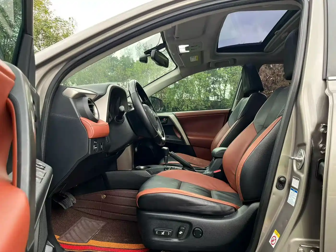 Toyota RAV4 Rongfang 2015 2.5L Automatic 4WD Elite Edition фото 7