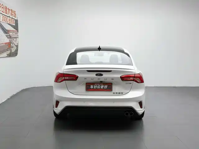 Ford Focus 2019 Sedan EcoBoost 180 Automatic ST Line — фото 4
