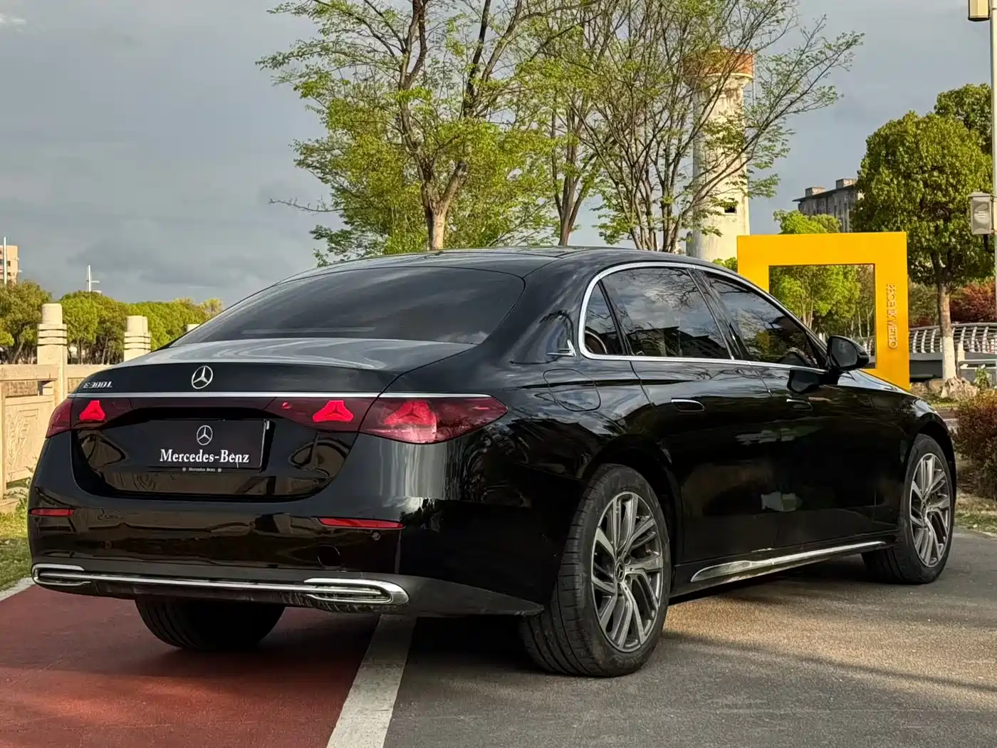 Mercedes-Benz E-Class 2024 E 300 L Fashion фото 9