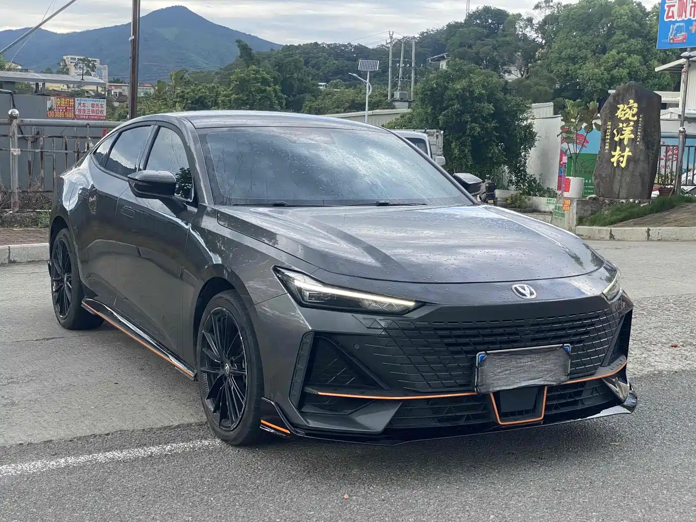 CHANGAN UNI-V