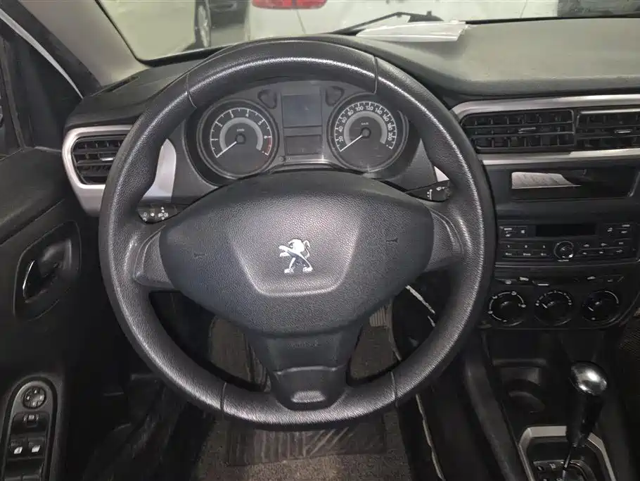 Peugeot 301 2014 1.6L Automatic Comfort Edition фото 15