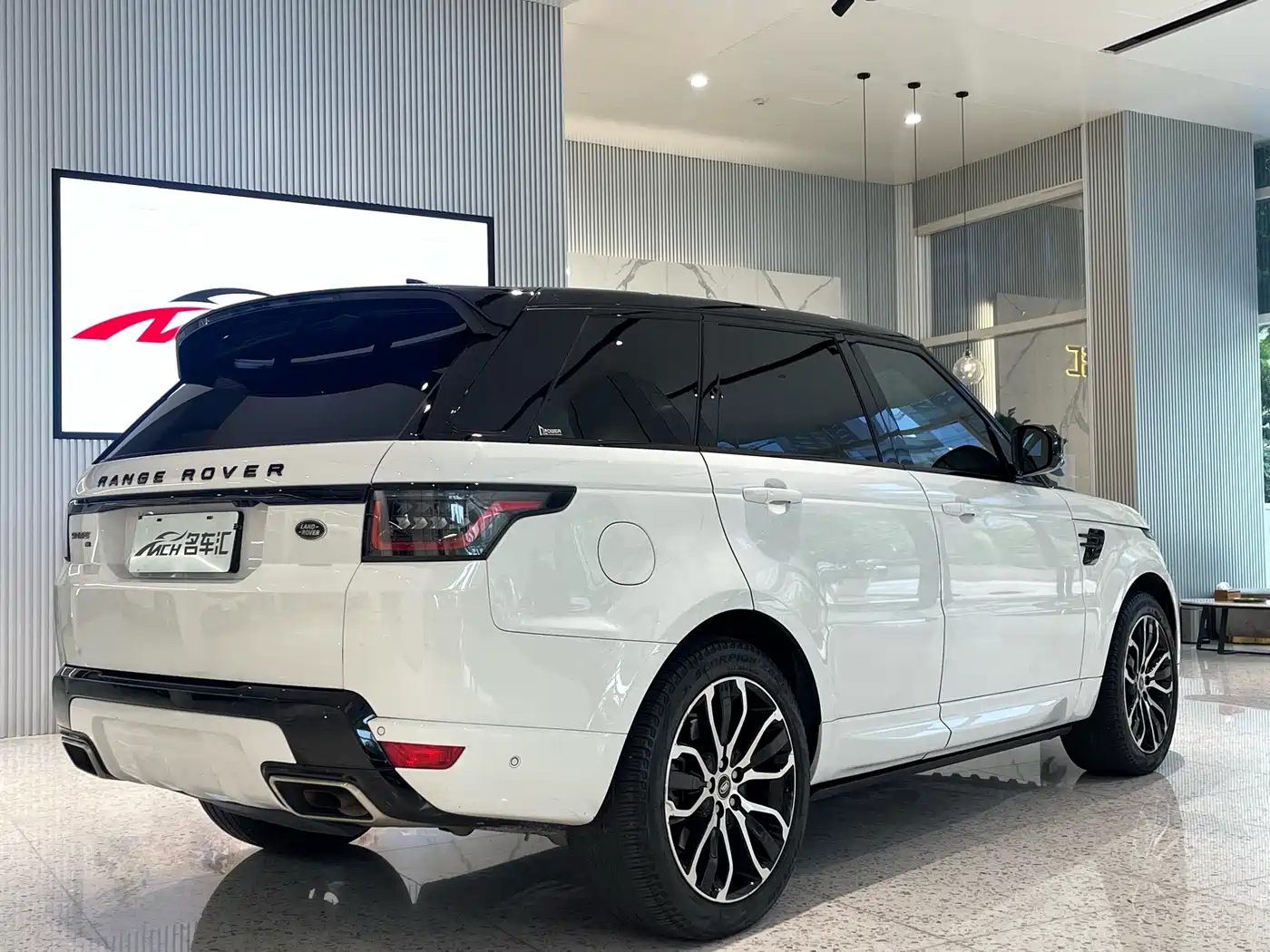 Land Rover Range Rover Sport 2022 3.0 L6 Gloss Black Edition фото 3
