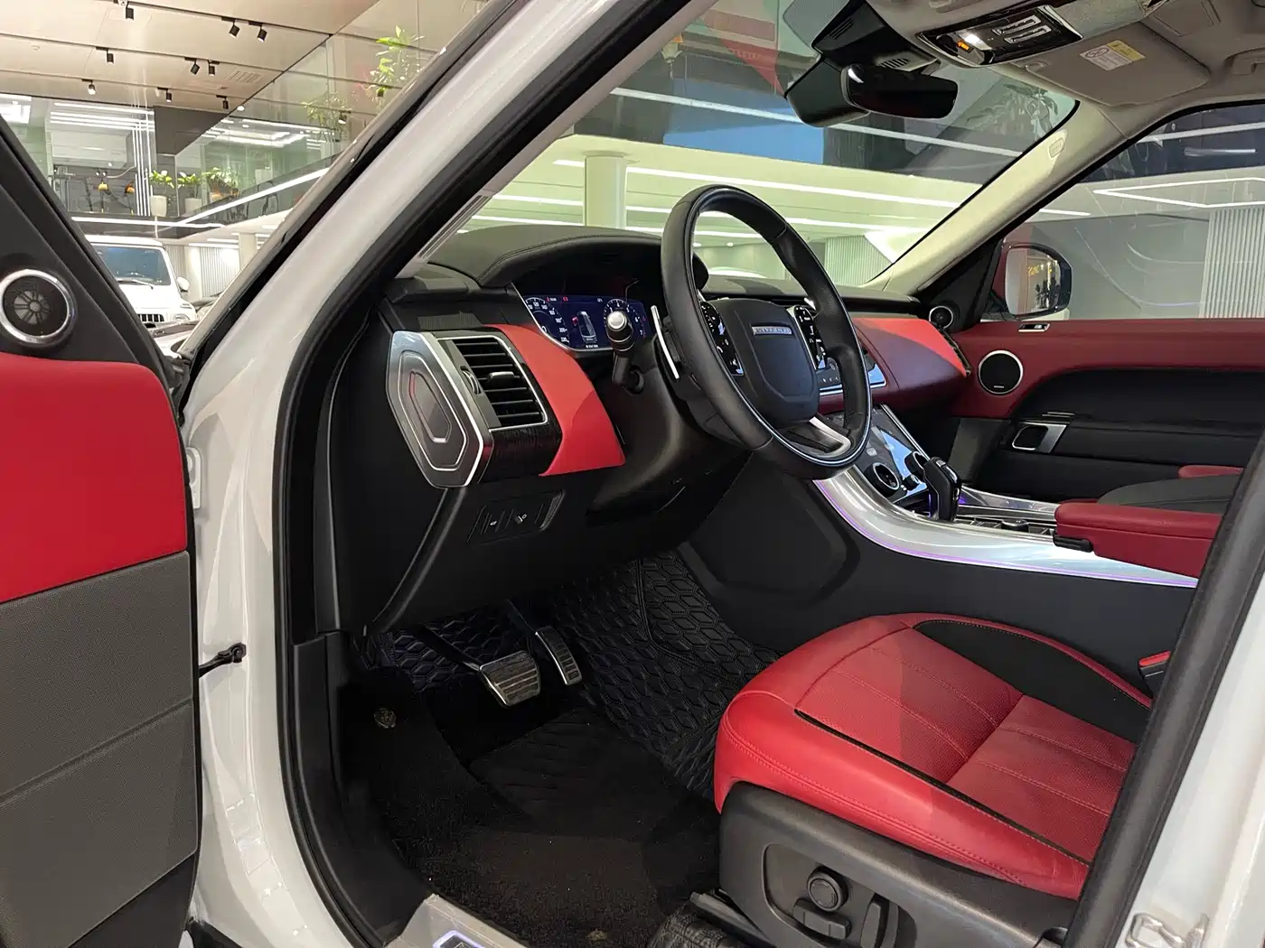 Land Rover Range Rover Sport 2022 3.0 L6 Gloss Black Edition фото 10