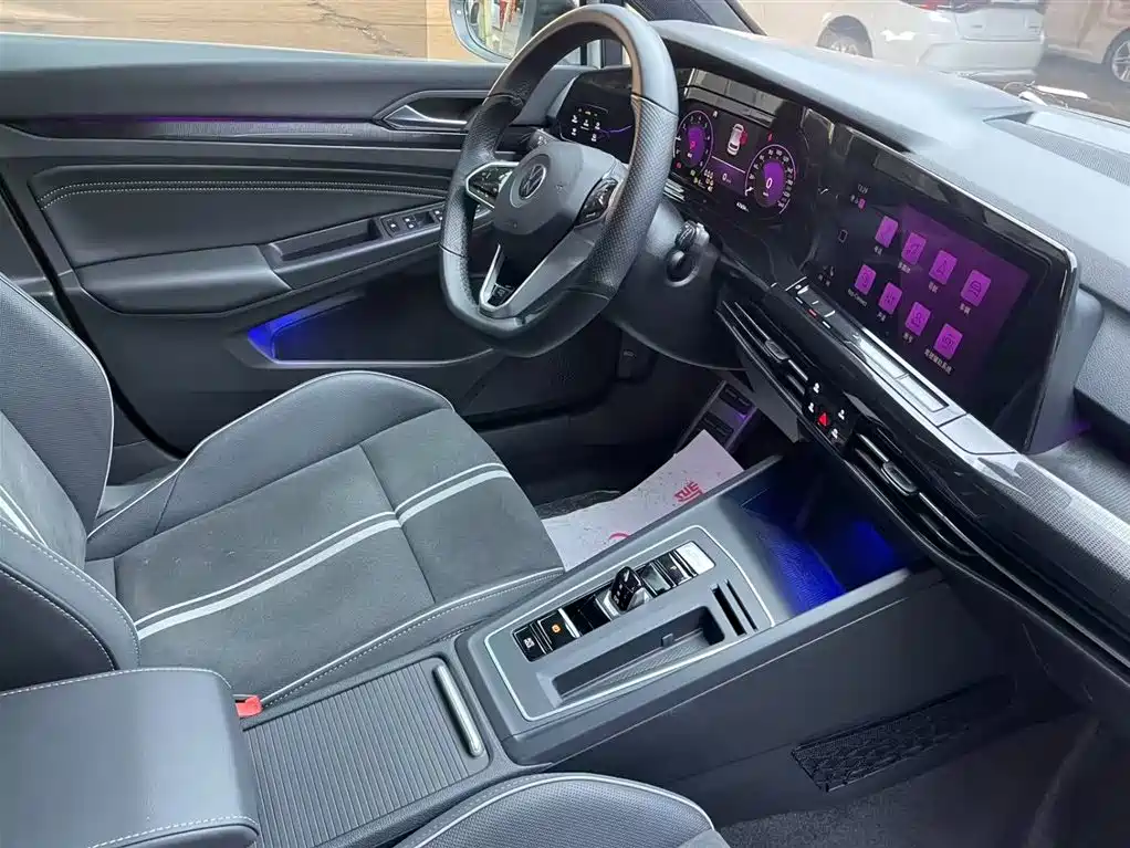 Volkswagen Golf 2023 280TSI DSG R-Line Lite фото 25
