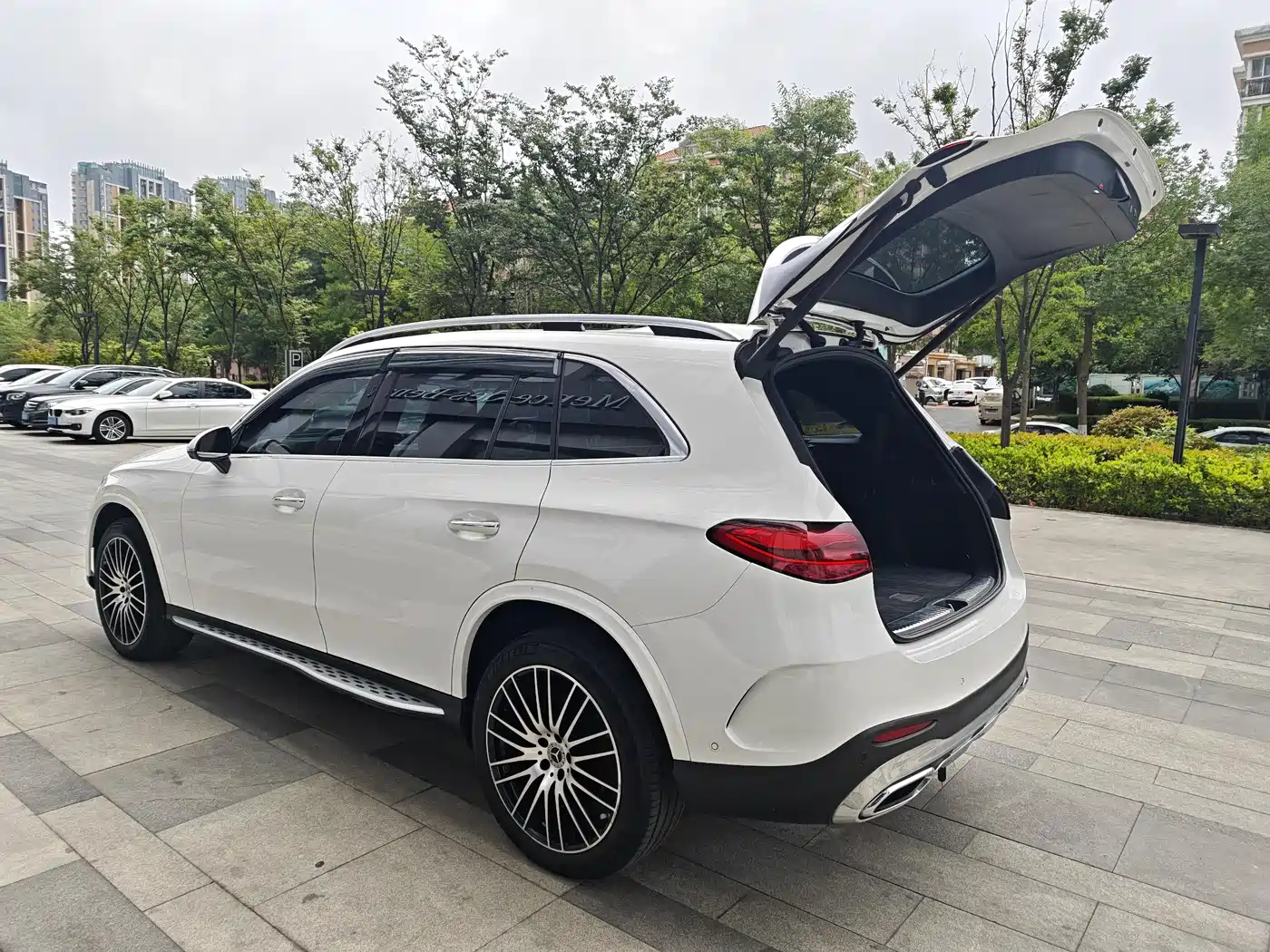 Photo 6 - Mercedes-Benz GLC