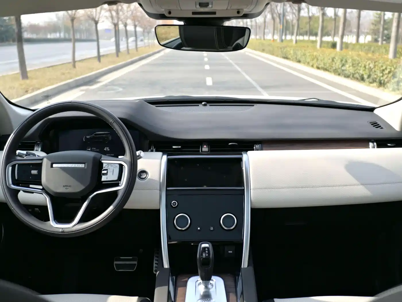 LAND ROVER DISCOVER NEW ENERGY SOURCES FOR SPORTS