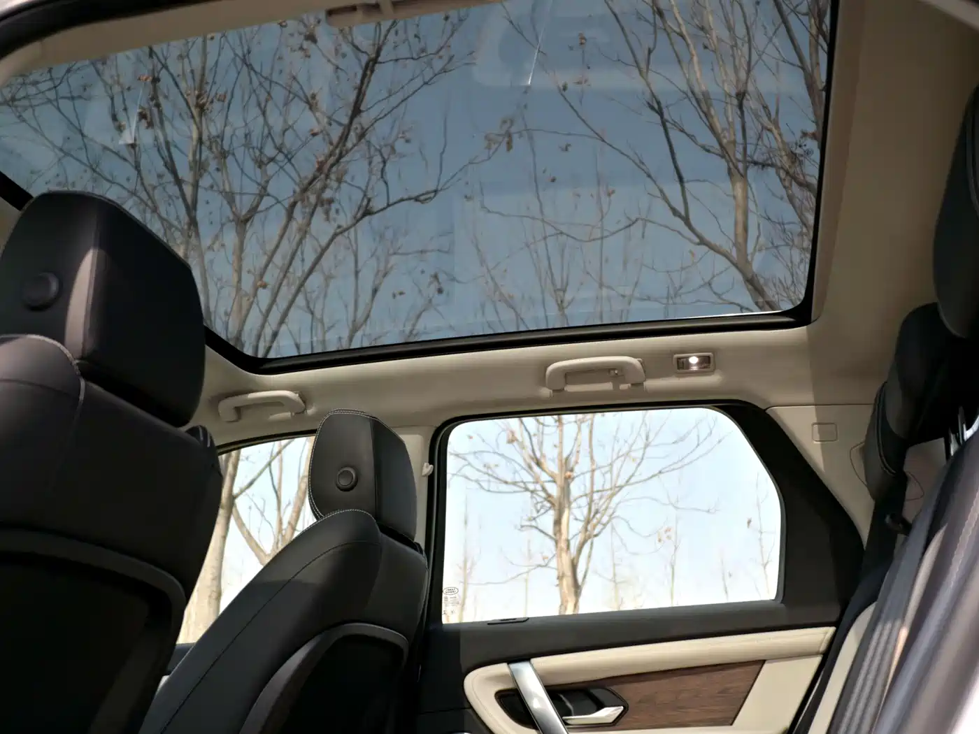 LAND ROVER DISCOVER NEW ENERGY SOURCES FOR SPORTS