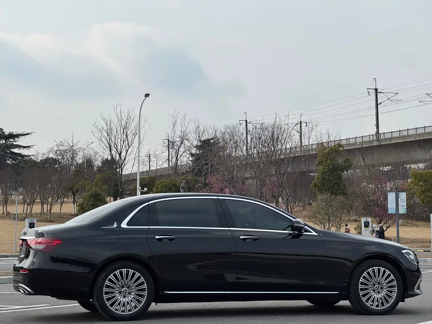 Mercedes-Benz E-Class 2022 E 300 L Luxury фото 17