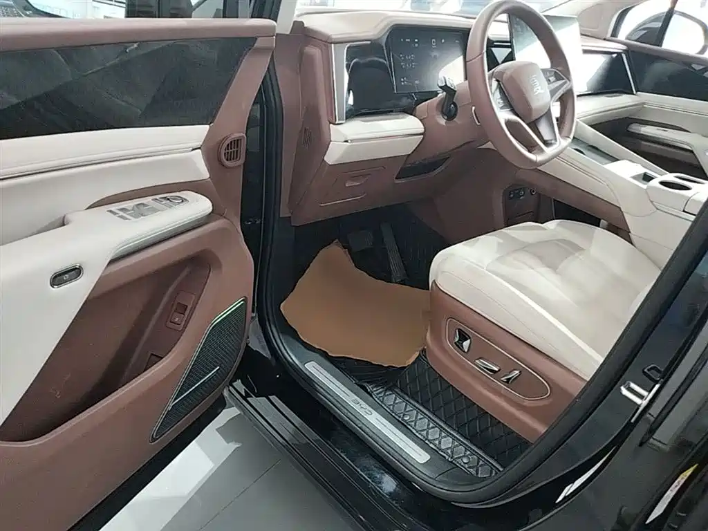 BYD Xia 2025 DM-i 1.5T 180km Excellence фото 16
