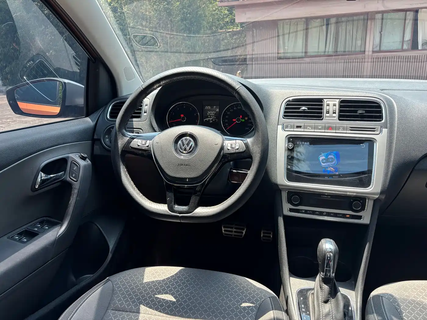 Volkswagen Polo 2018 1.5L Cross Polo Auto фото 9