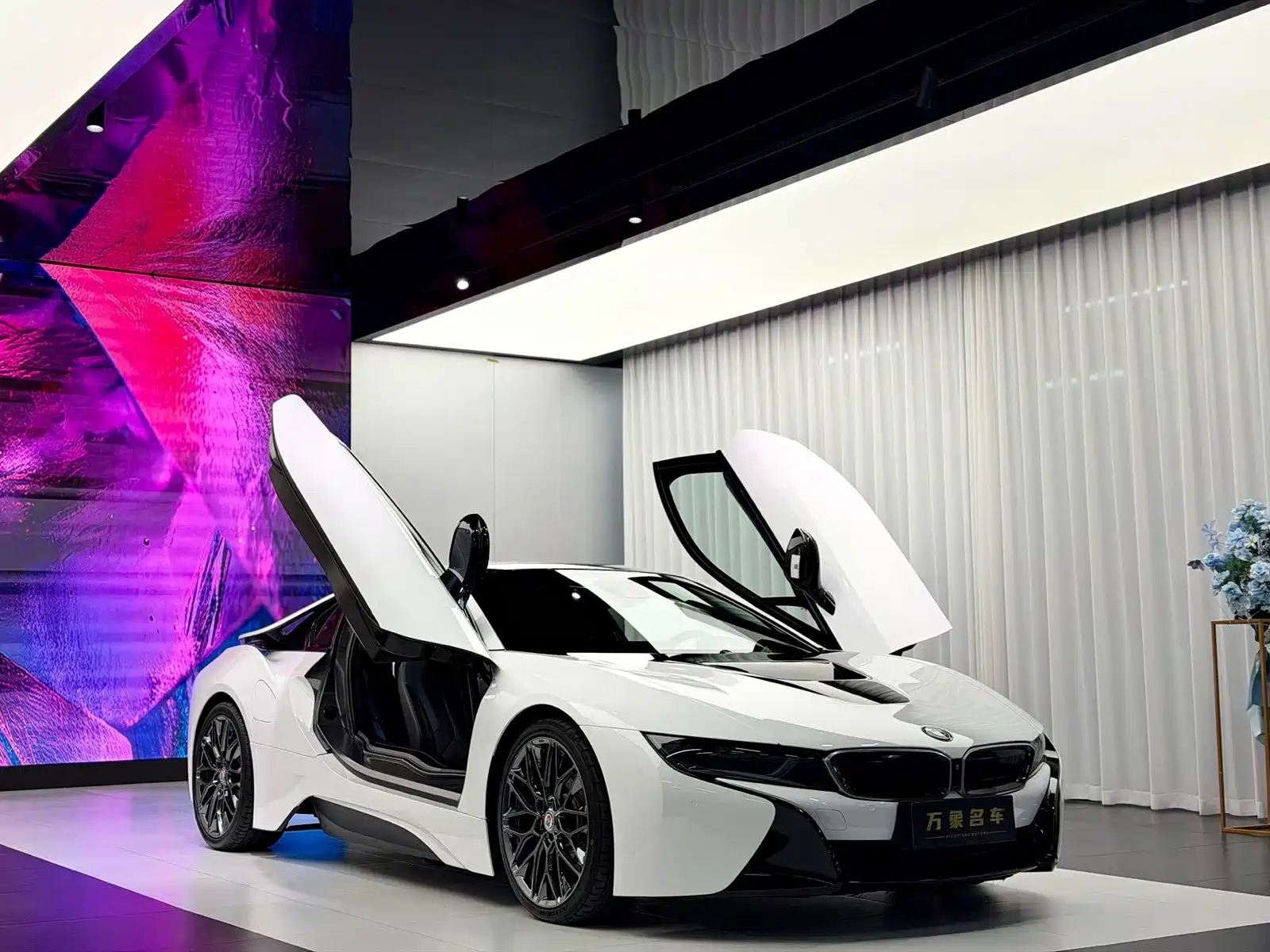 Фото 5 - BMW i8