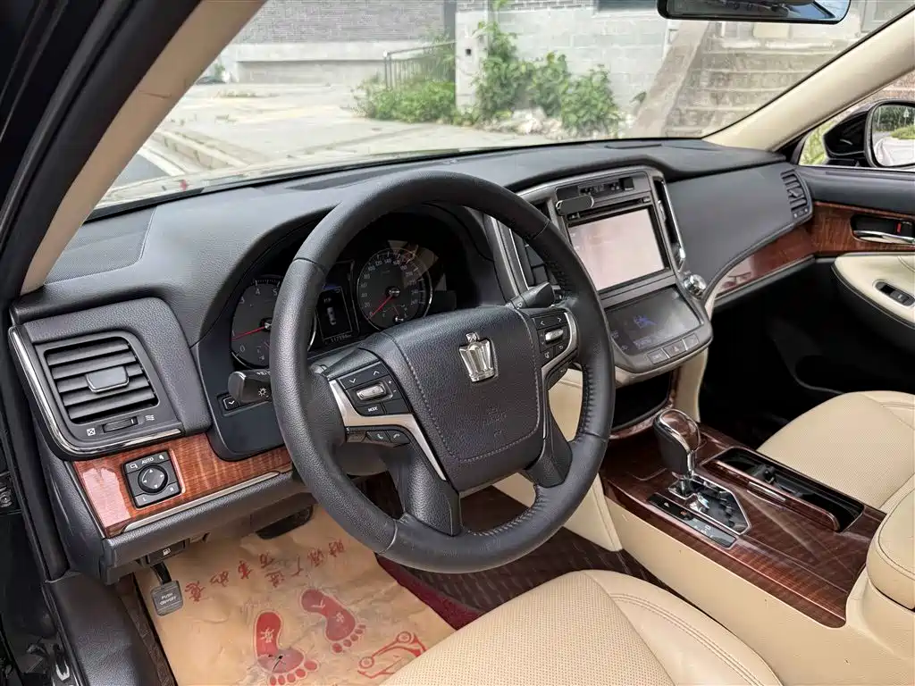 Toyota Crown 2015 2.0T Fashion фото 14