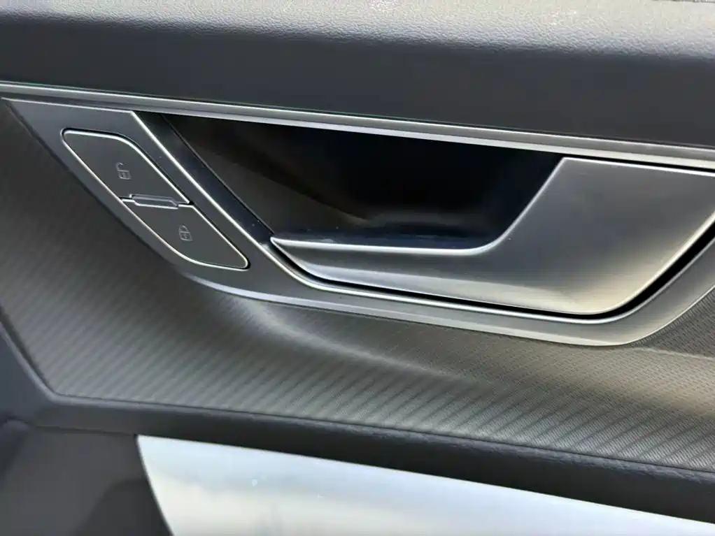 Фото 19 - Audi A6L