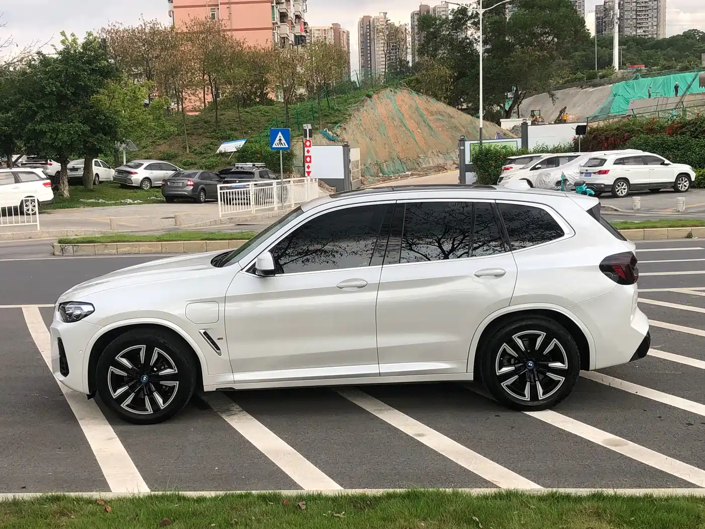 BMW IX3