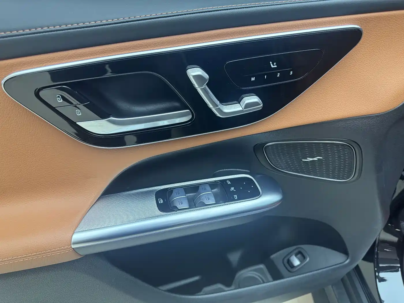 Mercedes-Benz GLC 2025 Model Year GLC 260 L 4MATIC Luxury фото 9