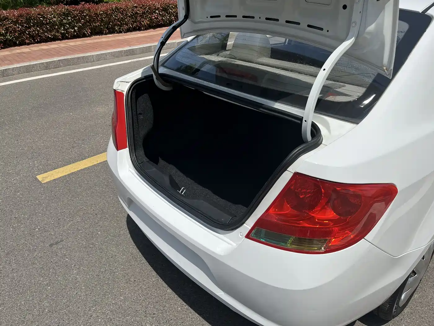 Chevrolet Sail 2013 Sedan 1.2L AMT Ideal Edition фото 26