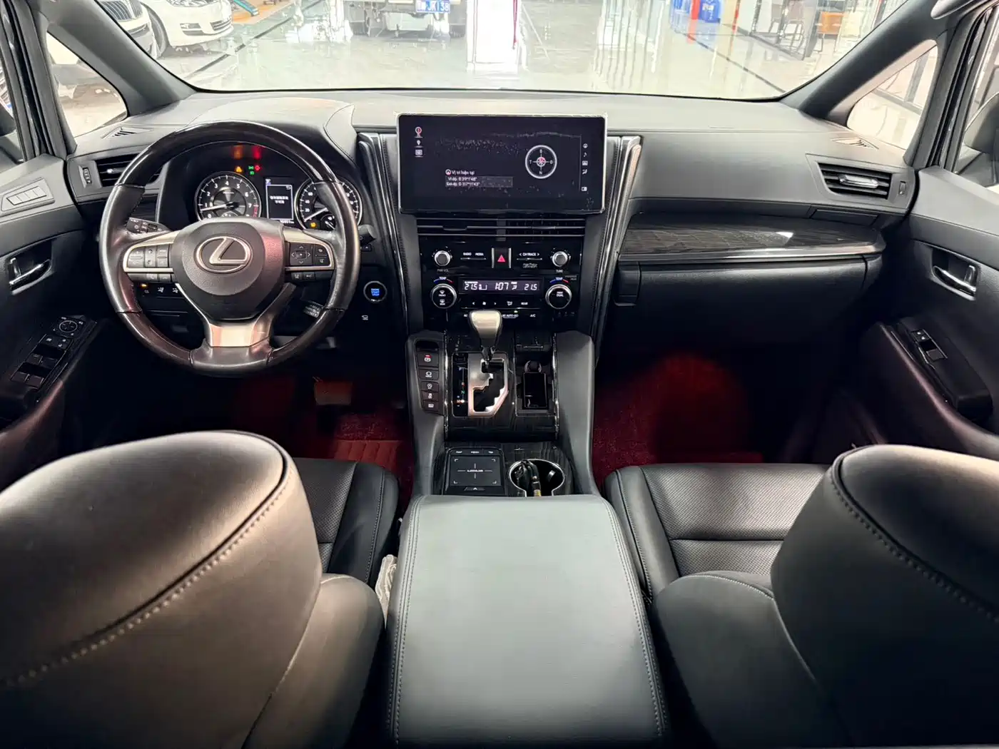 Фото 10 - Lexus LM
