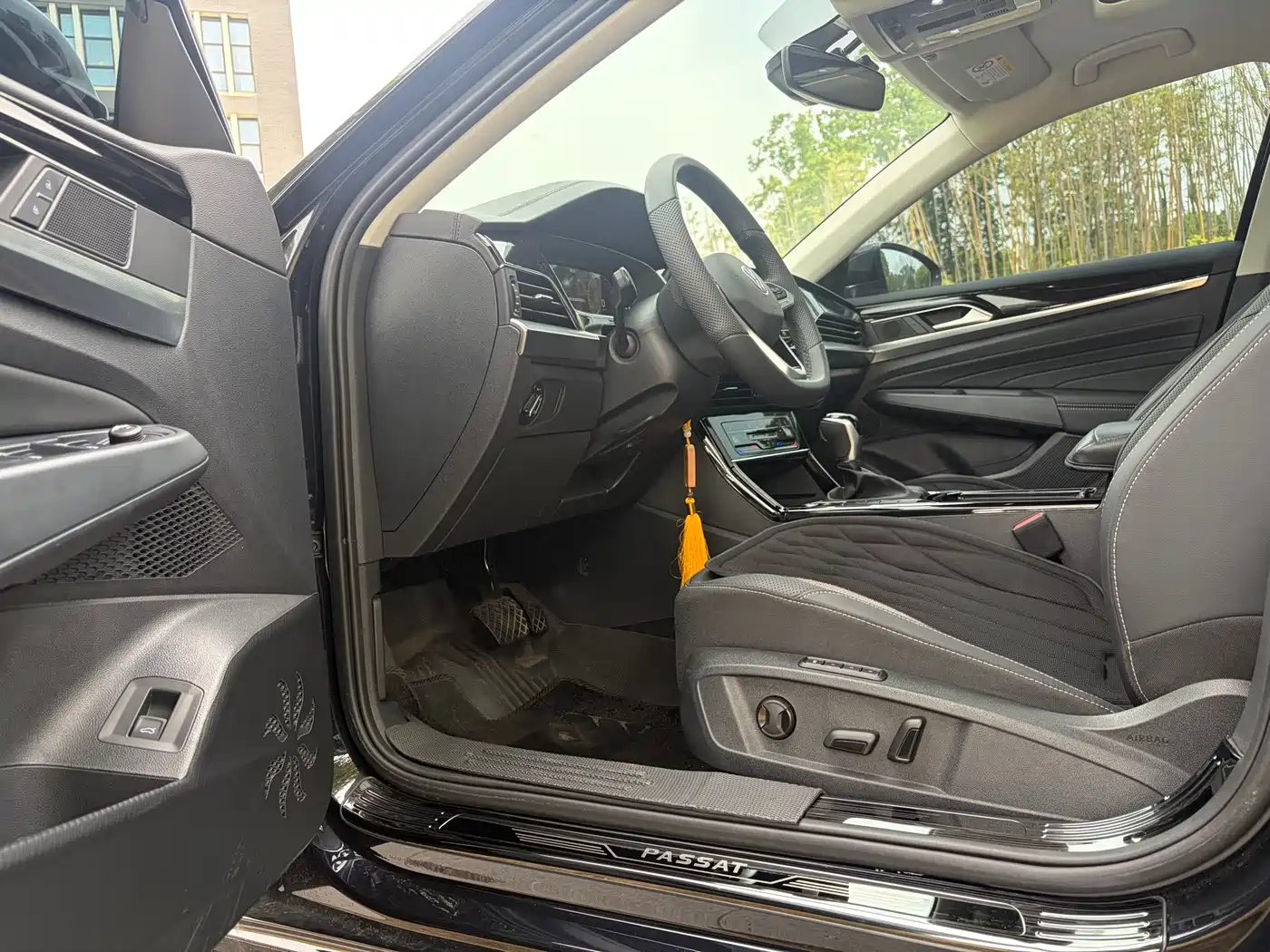 Volkswagen Passat 2025 Outstanding 380TSI Starlight Dragon Soaring Edition фото 15