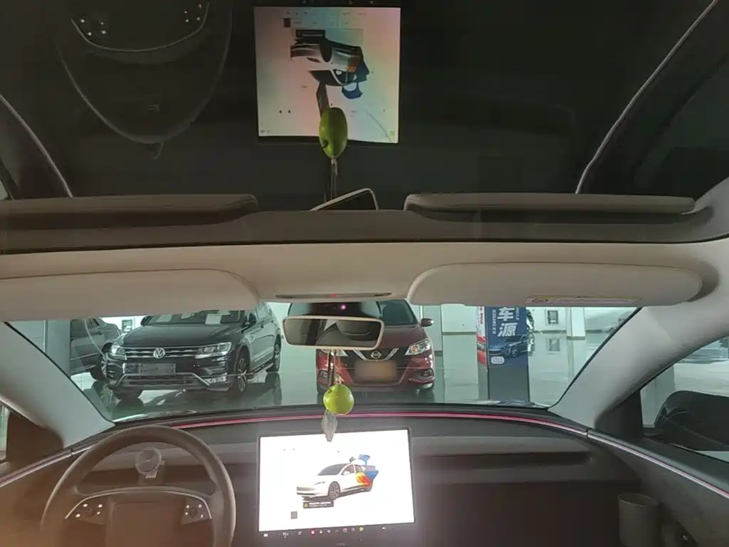 Фото 18 - Tesla Model 3