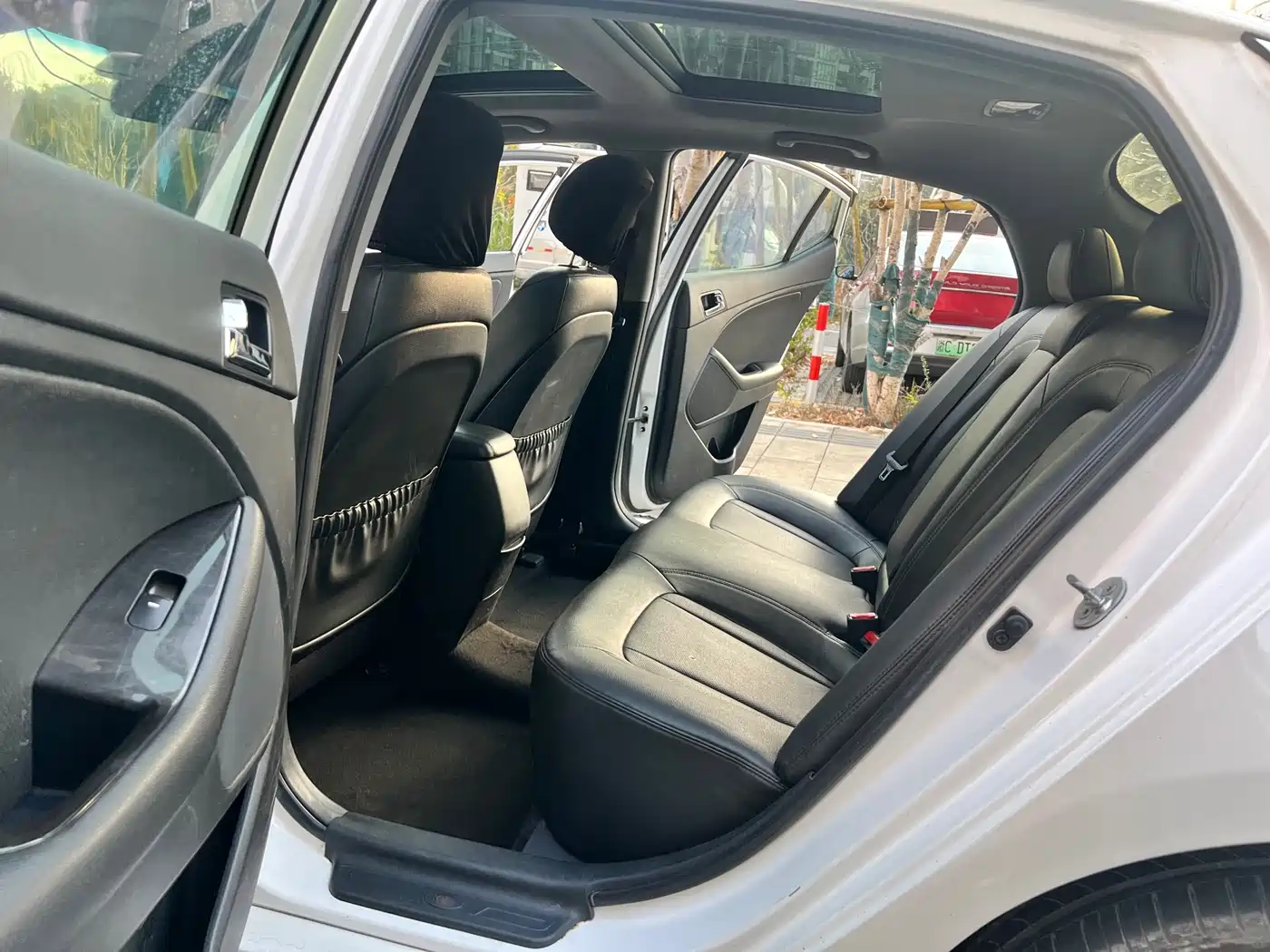 Kia K5 2012 2.0L Automatic DLX фото 18