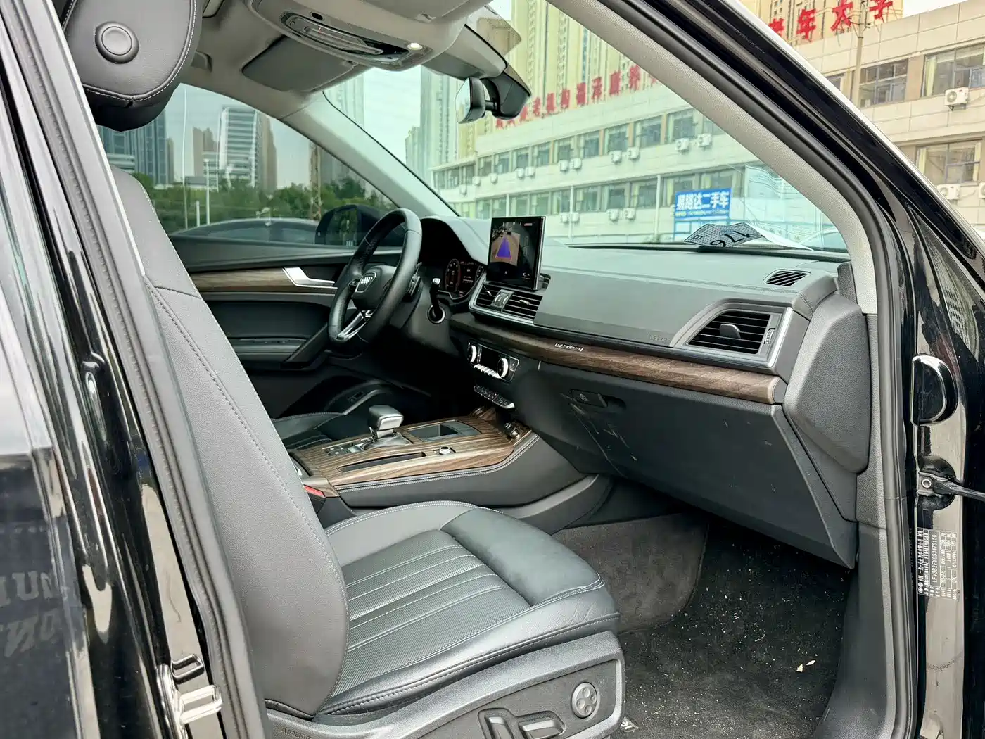 Audi Q5L 2025 45th Anniversary Edition 40 TFSI Dynamic Fashion фото 13
