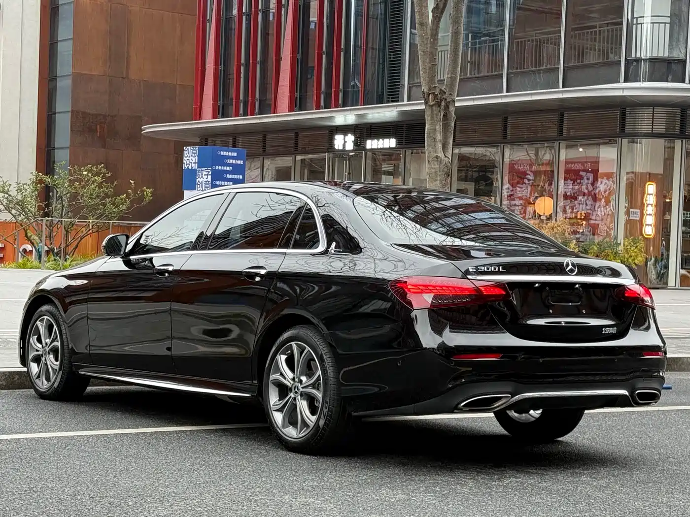 Mercedes-Benz E-Class 2021 E 300 L Sport Fashion фото 16