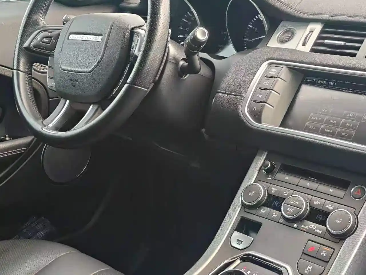 Land Rover Range Rover Evoque 2015 2.0T 5-Door Dynamic Edition фото 15