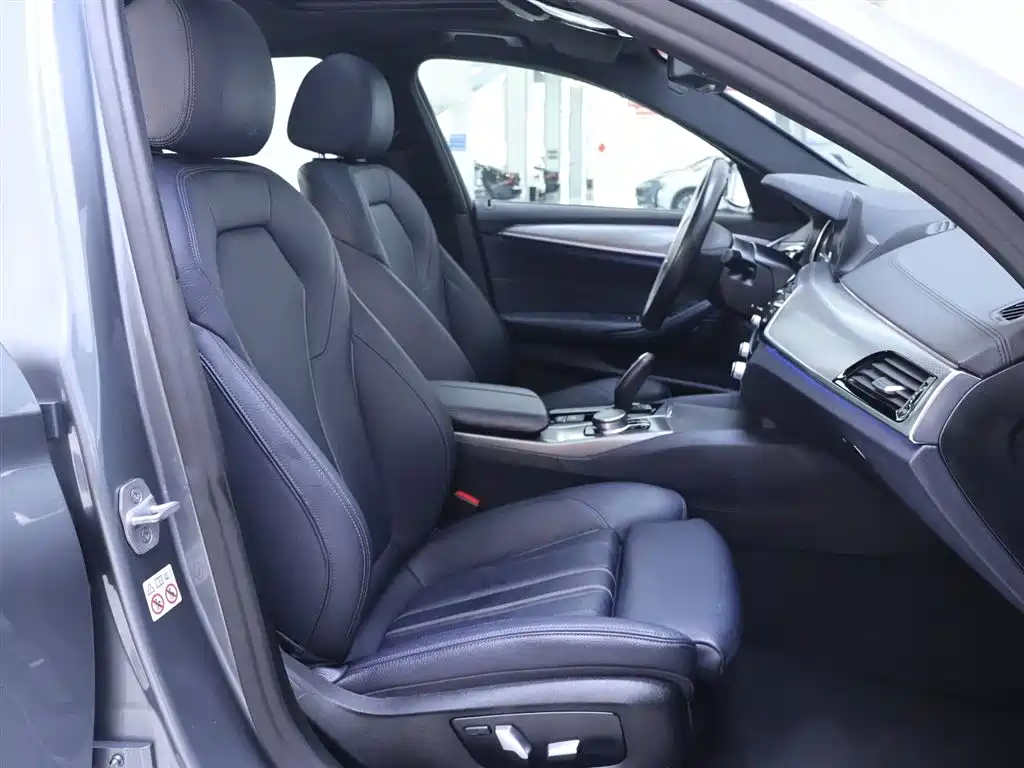 BMW 5 Series (Import) 2018 525i M Sport Package фото 20