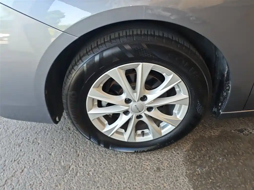 Фото 23 - Roewe i5