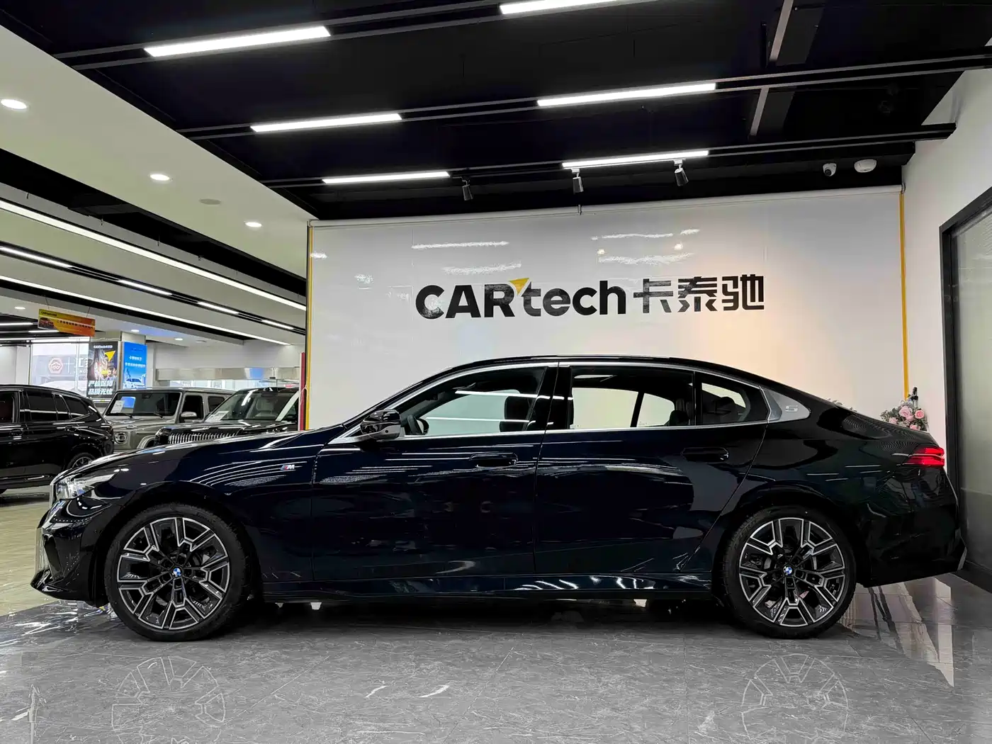 BMW 5 Series 2025 530Li Premium M Sport Package фото 4