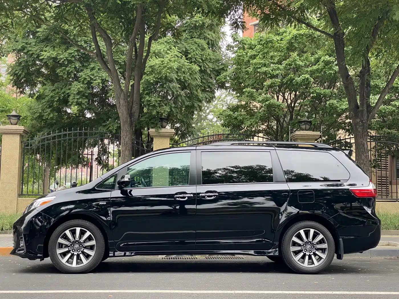 Toyota Sienna 2015 3.5L 4WD L фото 4