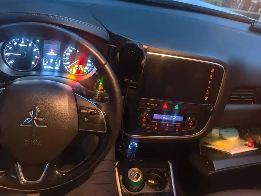 صورة 12 - Mitsubishi Outlander
