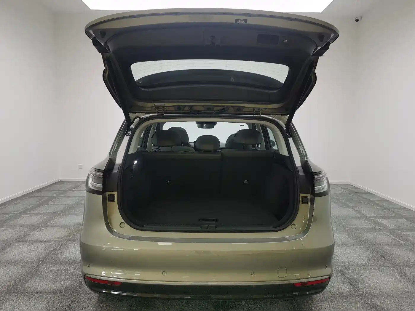 Фото 17 - Shangjie SUV