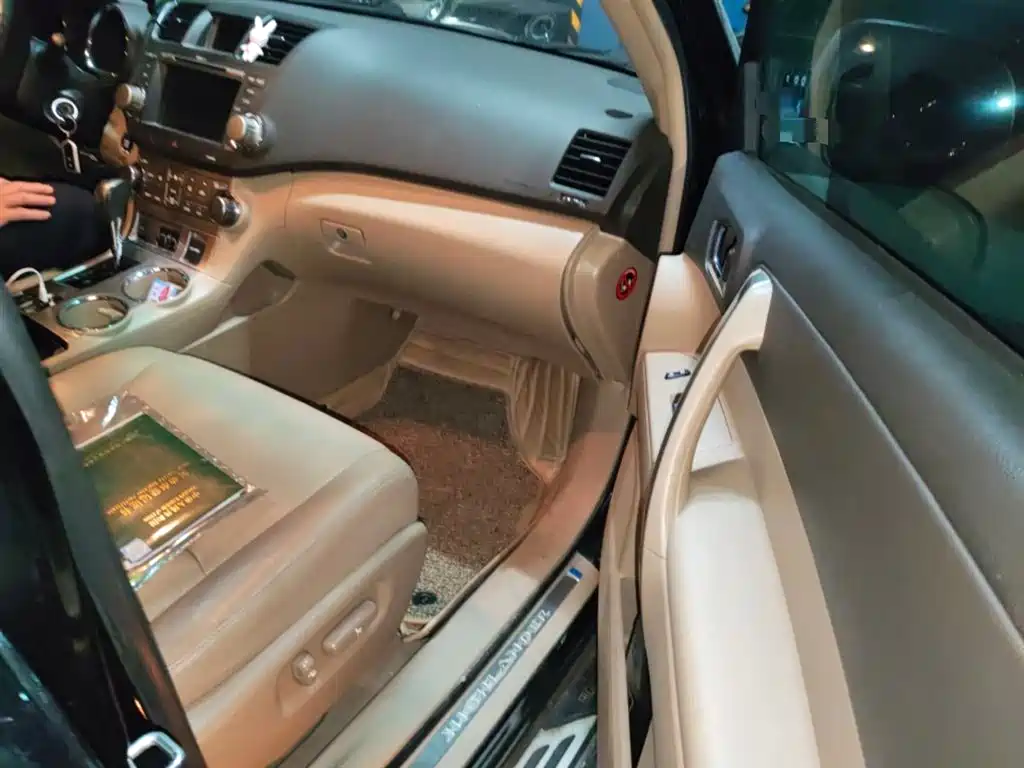 Toyota Highlander 2013 2.7L 2WD 7-seater Purple Gold Edition фото 20