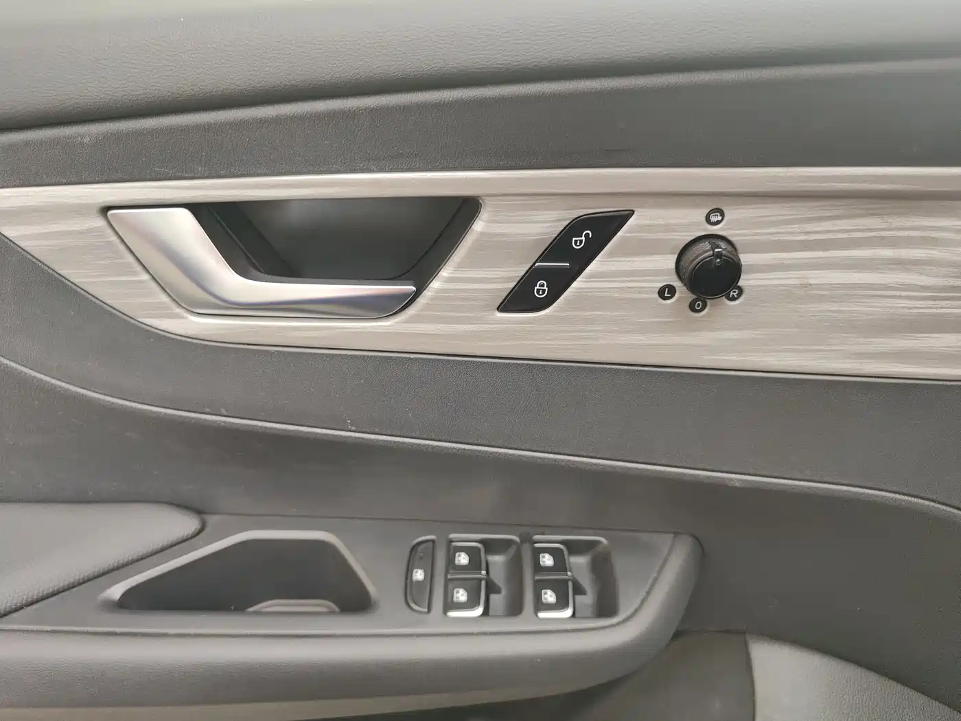 Hongqi E-QM5 2023 560km PLUS фото 25