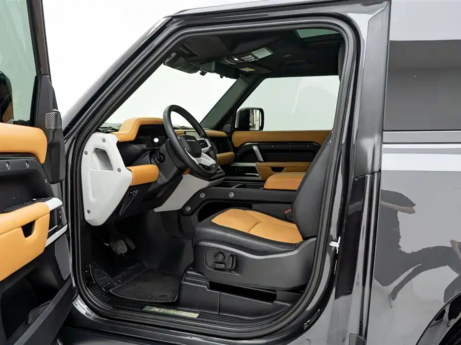 Land Rover Defender 2023 Model 90 2.0T P300 X-DYNAMIC HSE фото 16