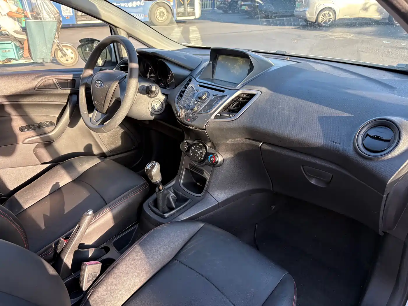 Ford Fiesta 2015 2013 Sedan 1.5L Manual Trend