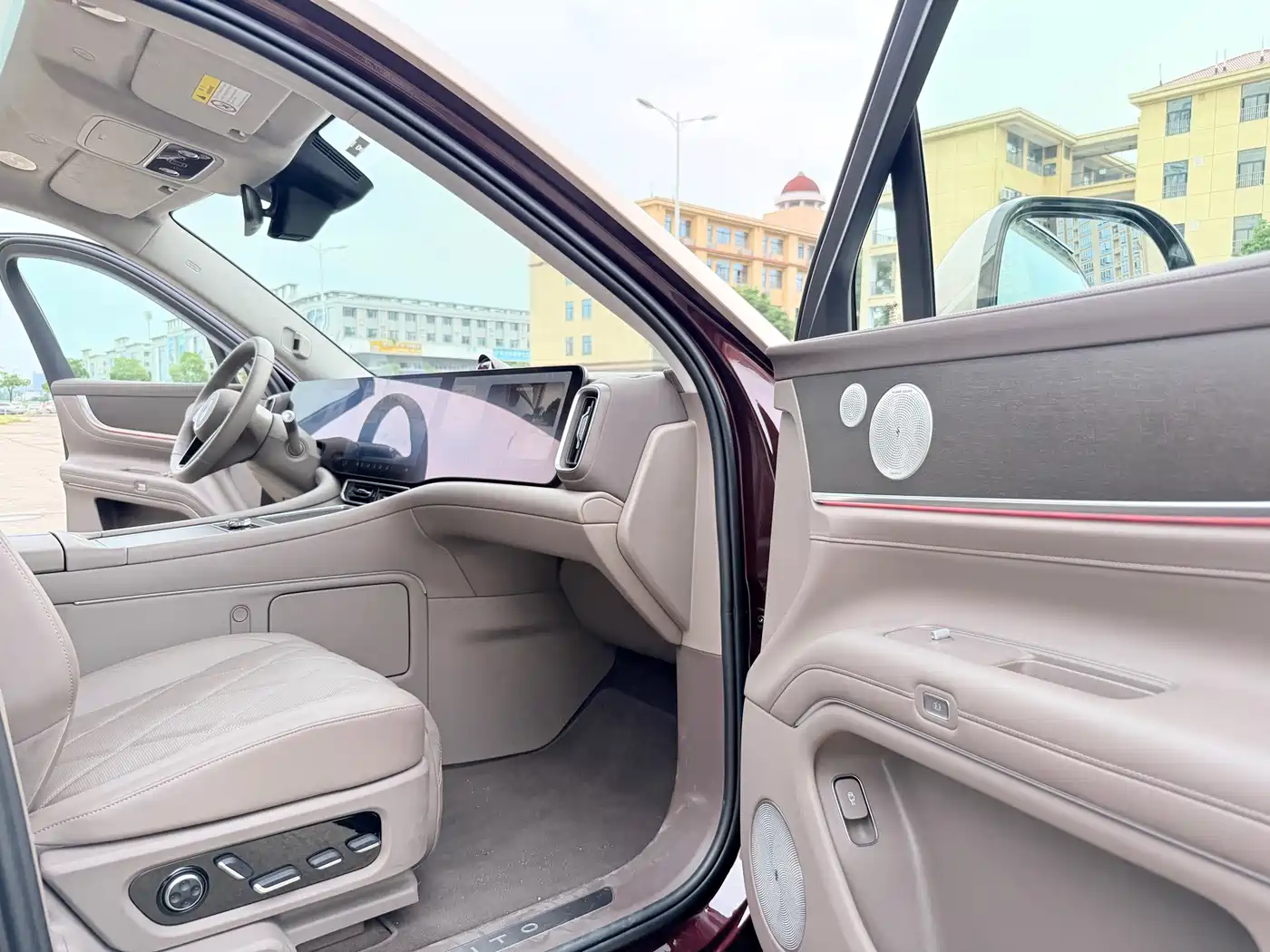 AITO Wenjie AITO M9 2025 Extended Range Ultra 52kWh 6-Seater фото 15