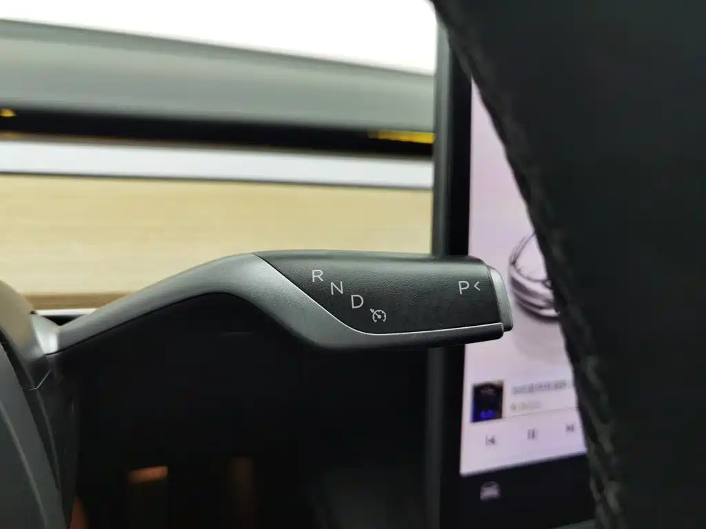 Фото 13 - Tesla Model 3