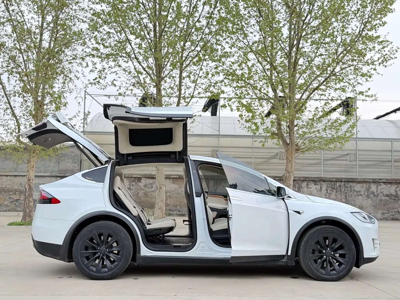 TESLA MODEL X