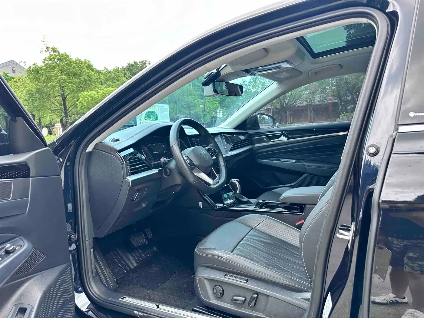 Volkswagen Passat 2023 330TSI Starlight Luxury Edition фото 4