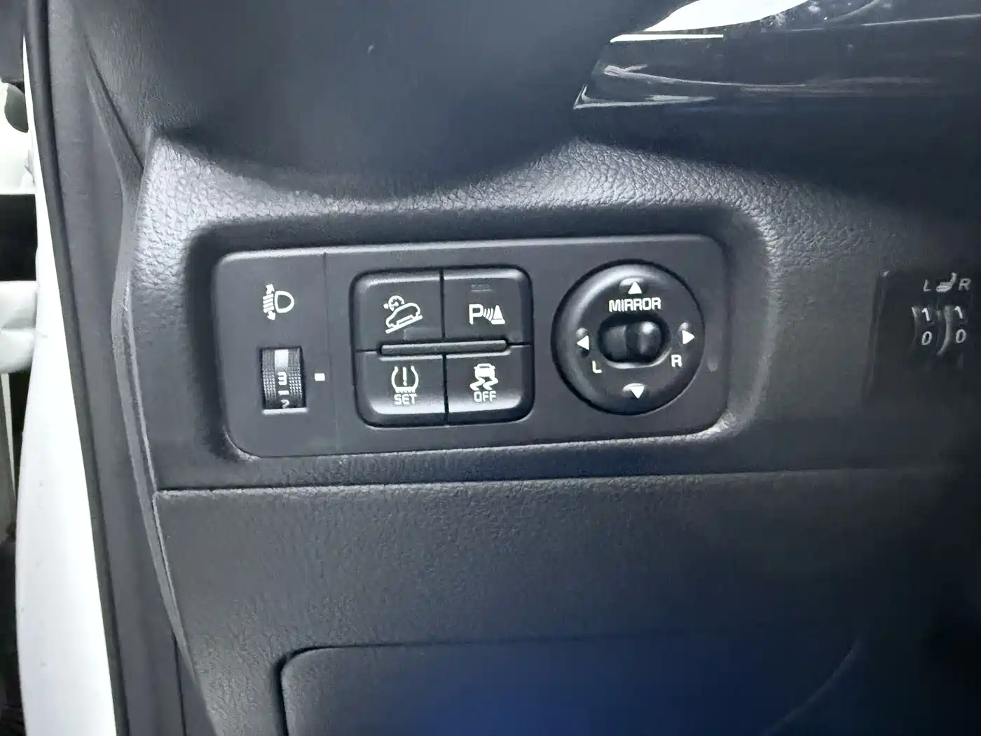 Kia KX1 2021 1.4L CVT Fun Sunroof Version фото 15
