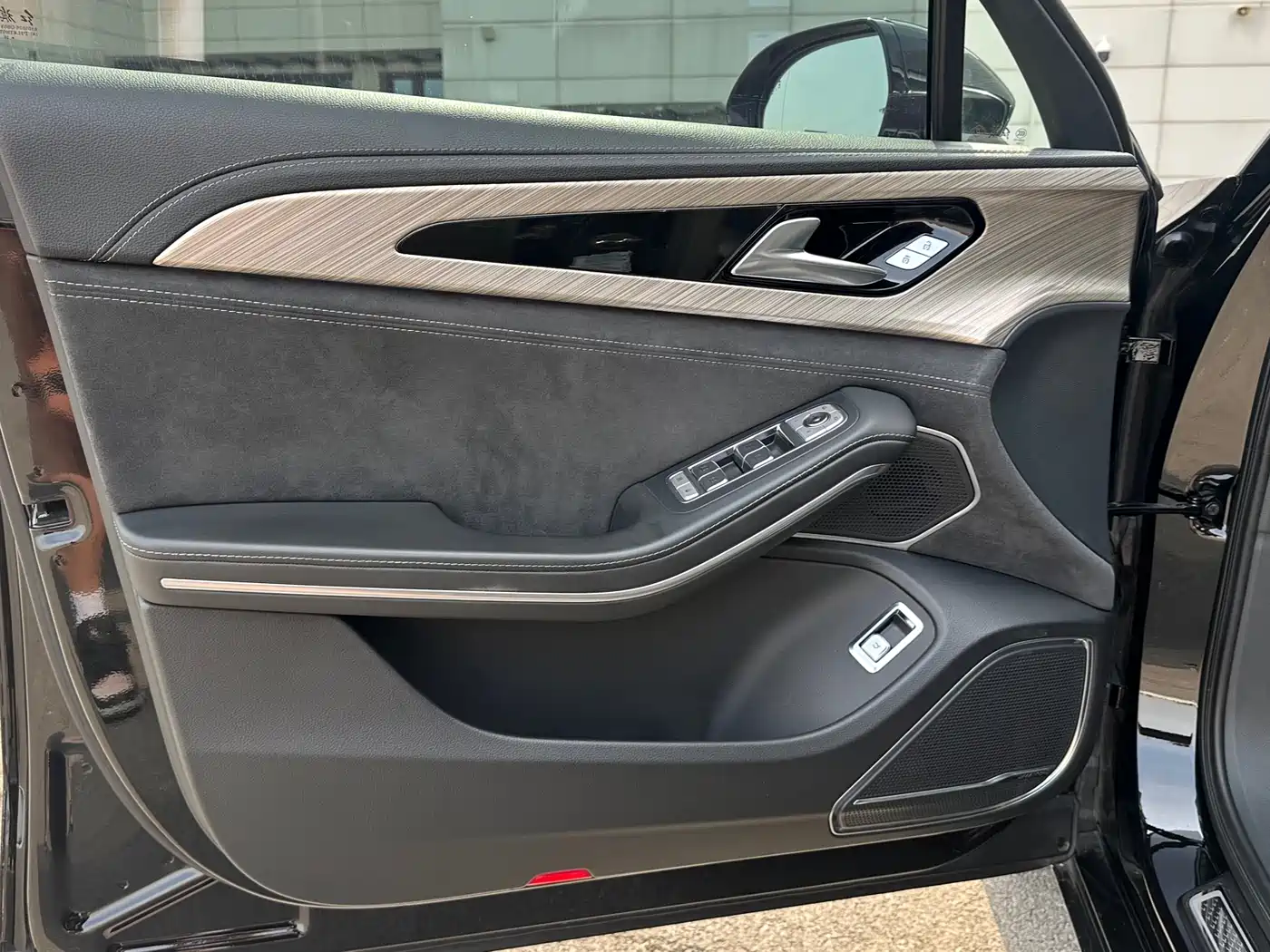 Hongqi H9 2022 2.0T Smart Connect Flag Smooth Edition фото 18