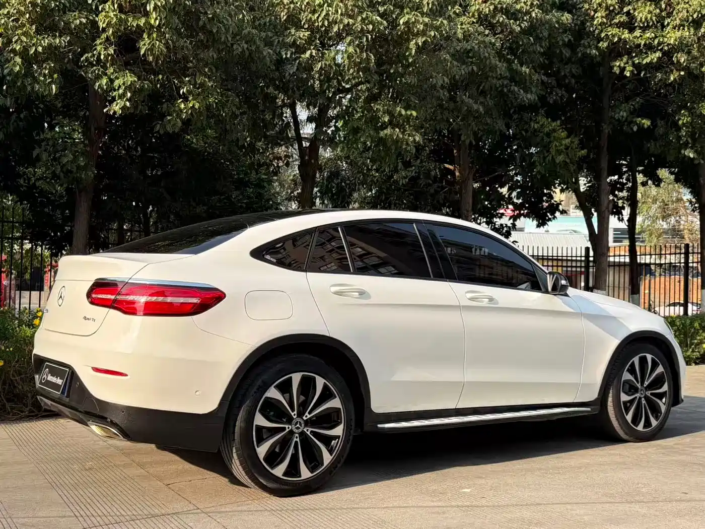 Mercedes-Benz GLC Coupe 2018 GLC 260 4MATIC Coupe SUV фото 40
