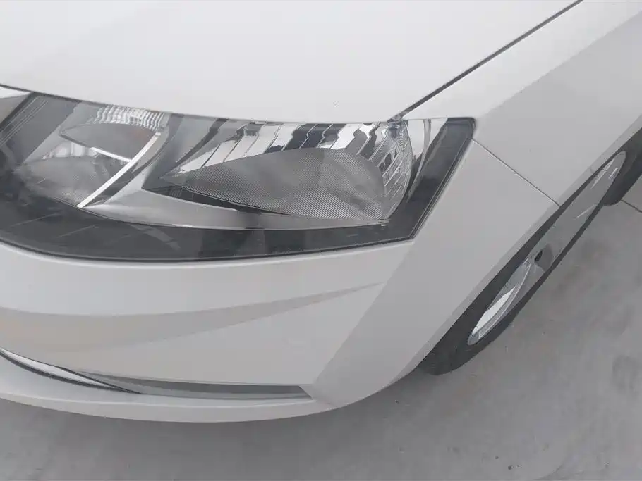 Škoda Skoda Rapid Spaceback 2019 1.5L Automatic Comfort Edition фото 5