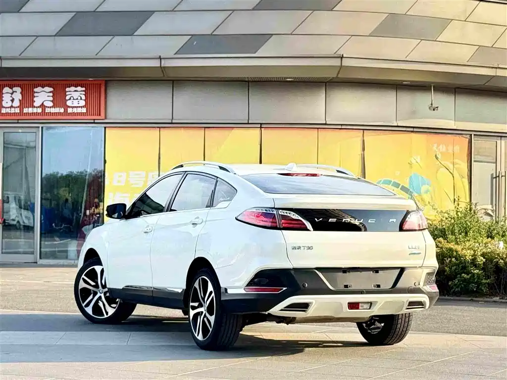 Venucia T90 2017 2017 2.0L CVT Leading Edition